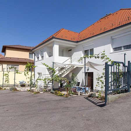 Deli Terasz B Apartman Free Parking, Self-Check-In Anytime Дьёр Экстерьер фото