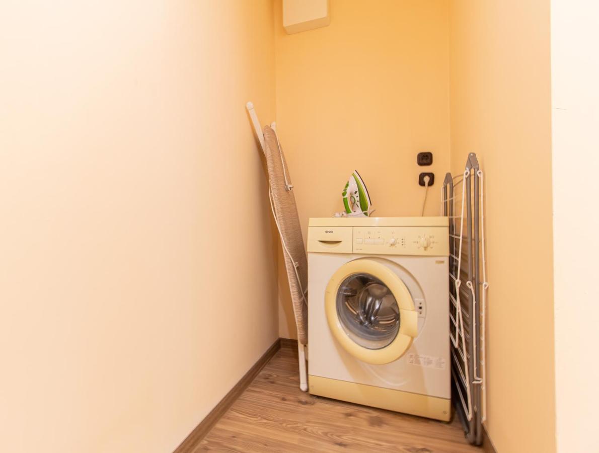 Deli Terasz B Apartman Free Parking, Self-Check-In Anytime Дьёр Экстерьер фото