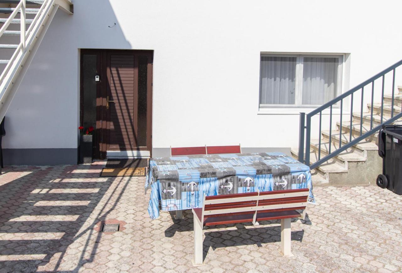 Deli Terasz B Apartman Free Parking, Self-Check-In Anytime Дьёр Экстерьер фото